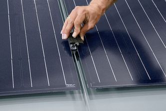 Panele solarne zintegrowane z dachem na rąbek stojący
